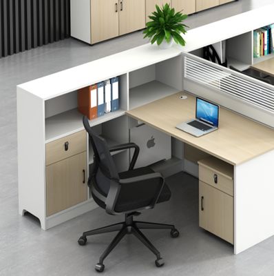 Moderne einfache Persönlichkeitsbildschirm Schreibtisch und Stuhl Kombination 3 Personen Holz Modular-Kübchen Büro-Arbeitsplatz-Tisch