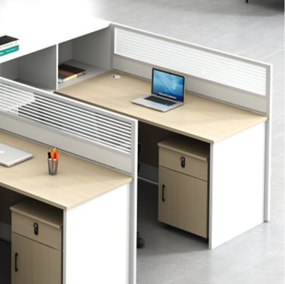Moderne einfache Persönlichkeitsbildschirm Schreibtisch und Stuhl Kombination 3 Personen Holz Modular-Kübchen Büro-Arbeitsplatz-Tisch
